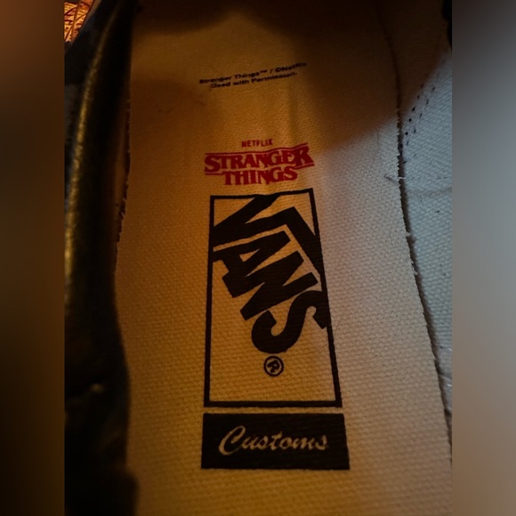 NWT Stranger Things Custom Off The Wall Slides Loafers - Picture 8 of 10